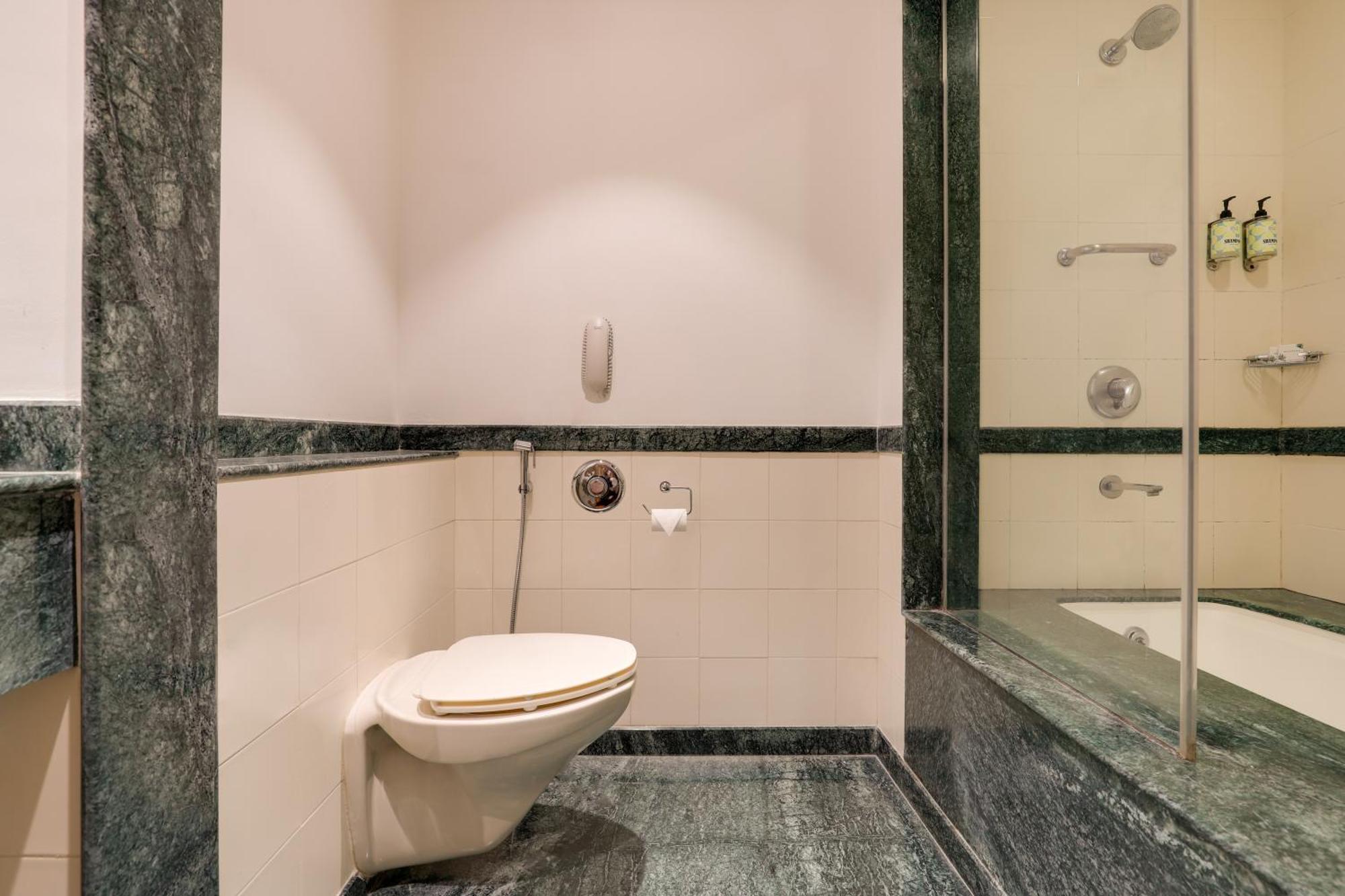 Lemon Tree Hotel Hinjewadi Pune Хинджавади Экстерьер фото